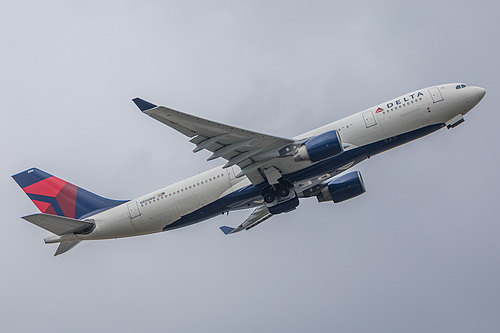 Delta Air Lines Airbus A330-200 N856NW at London Heathrow Airport (EGLL/LHR) Delta Air Lines Airbus A330-200 N856NW at London Heathrow Airport (EGLL/LHR)