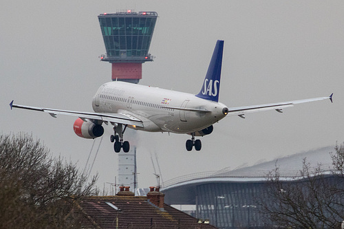 Scandinavian Airlines Airbus A320-200 OY-KAU at London Heathrow Airport (EGLL/LHR) Scandinavian Airlines Airbus A320-200 OY-KAU at London Heathrow Airport (EGLL/LHR)