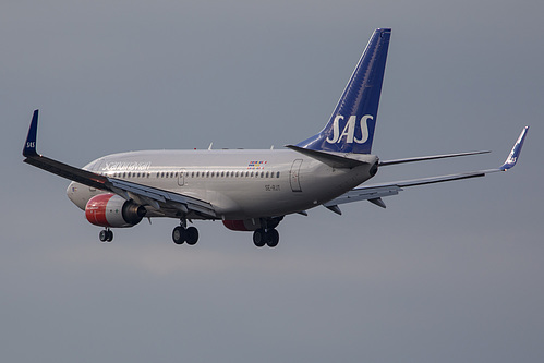Scandinavian Airlines Boeing 737-700 SE-RJT at London Heathrow Airport (EGLL/LHR)