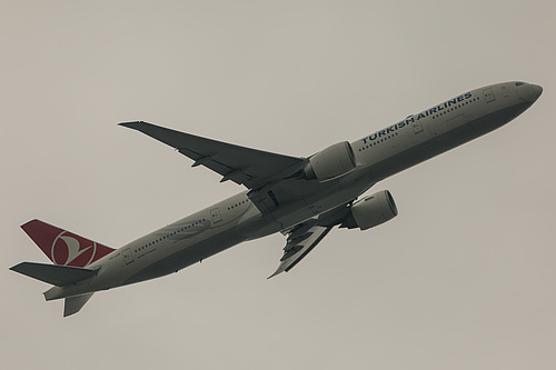 Turkish Airlines Boeing 777-300ER TC-JJG at London Heathrow Airport (EGLL/LHR) Turkish Airlines Boeing 777-300ER TC-JJG at London Heathrow Airport (EGLL/LHR)