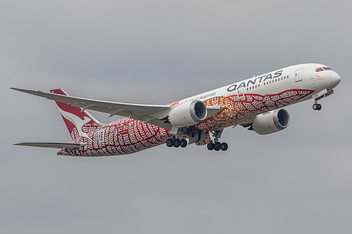 Qantas Boeing 787-9 VH-ZND at London Heathrow Airport (EGLL/LHR)