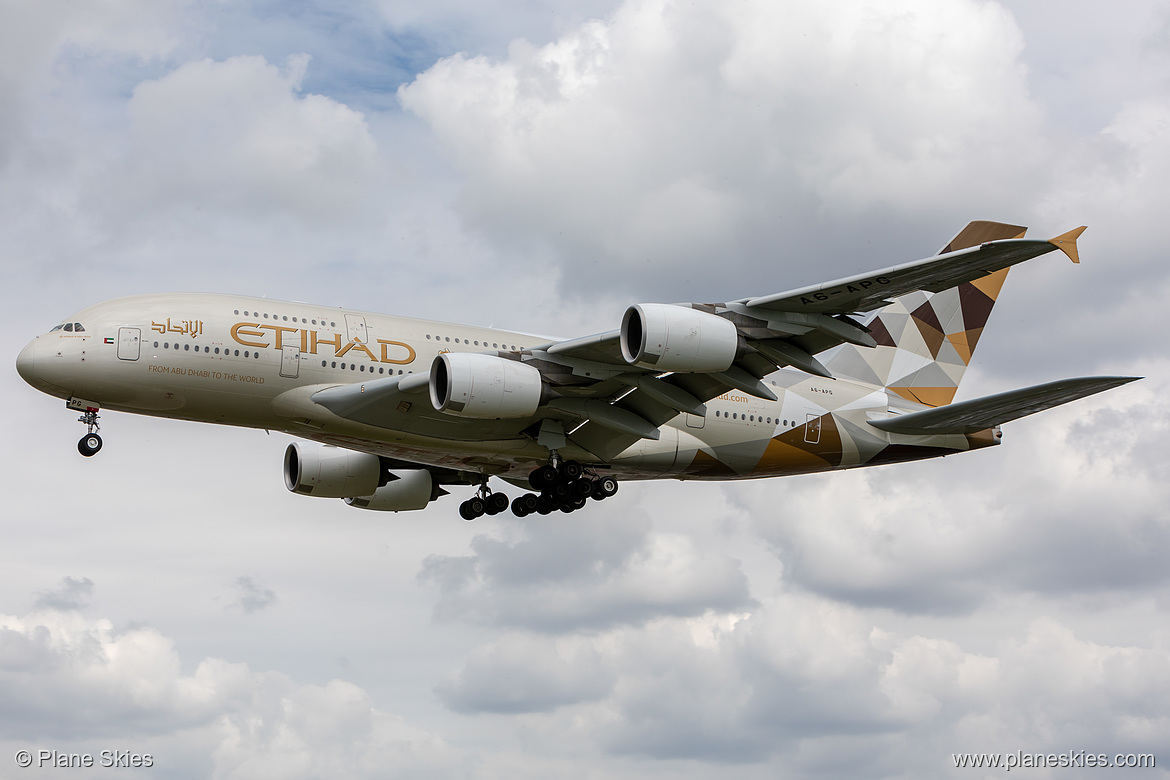 Etihad Airways Airbus A380-800 A6-APG at London Heathrow Airport (EGLL/LHR) Etihad Airways Airbus A380-800 A6-APG at London Heathrow Airport (EGLL/LHR)