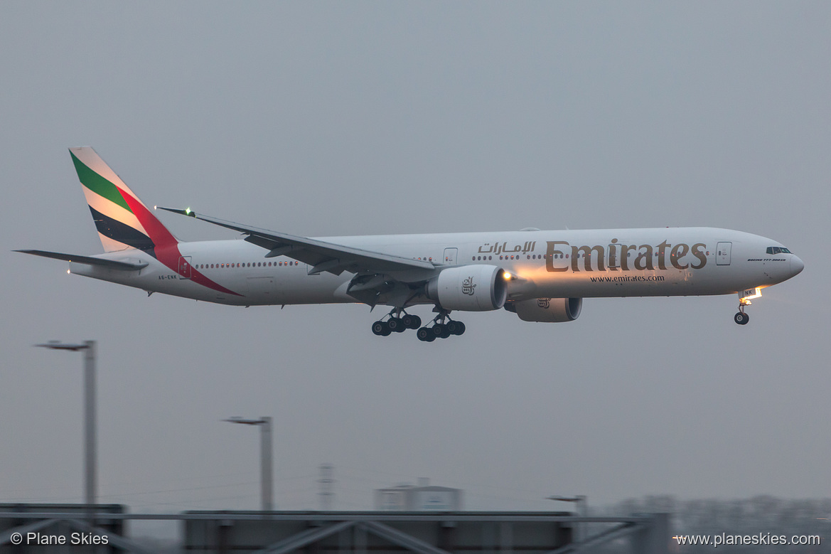 Emirates Boeing 777-300ER A6-ENK at London Heathrow Airport (EGLL/LHR)