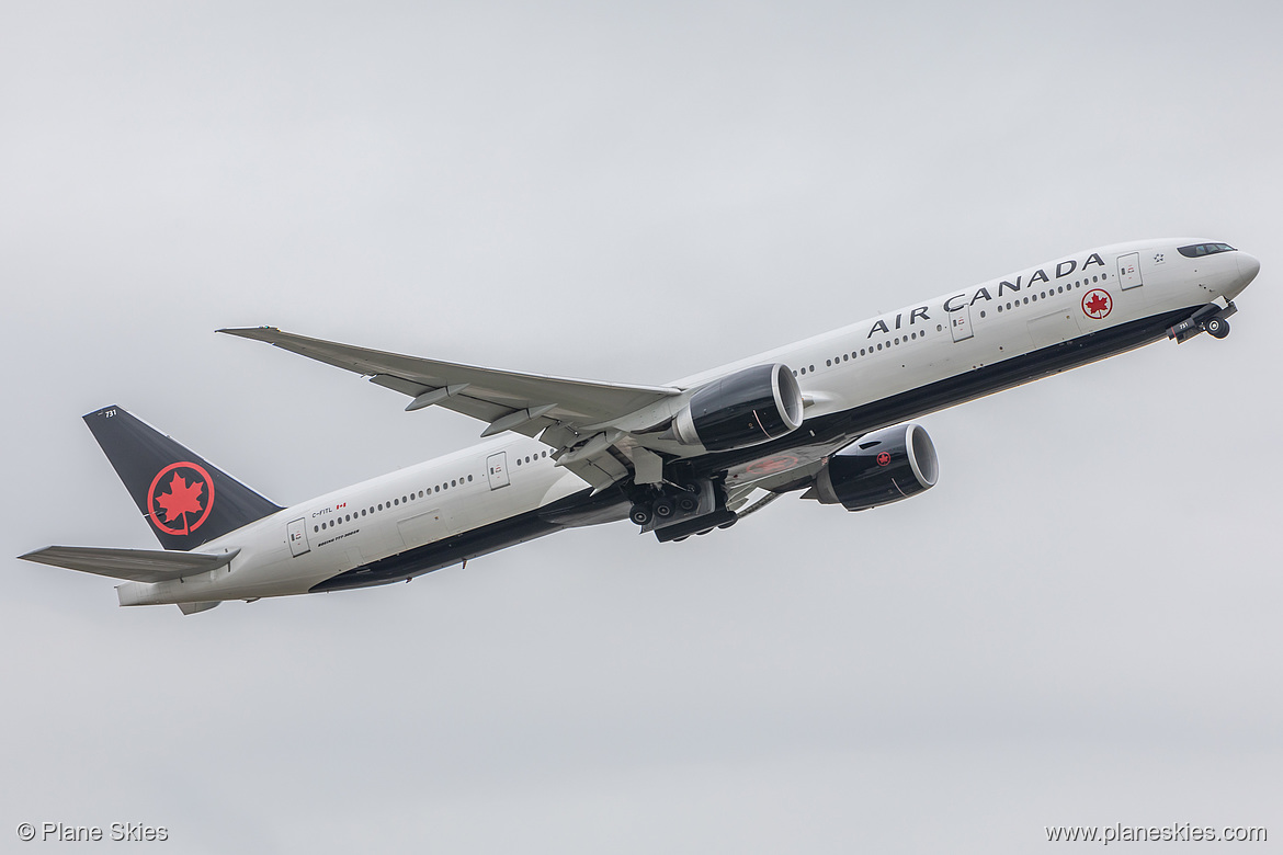 Air Canada Boeing 777-300ER C-FITL at London Heathrow Airport (EGLL/LHR)