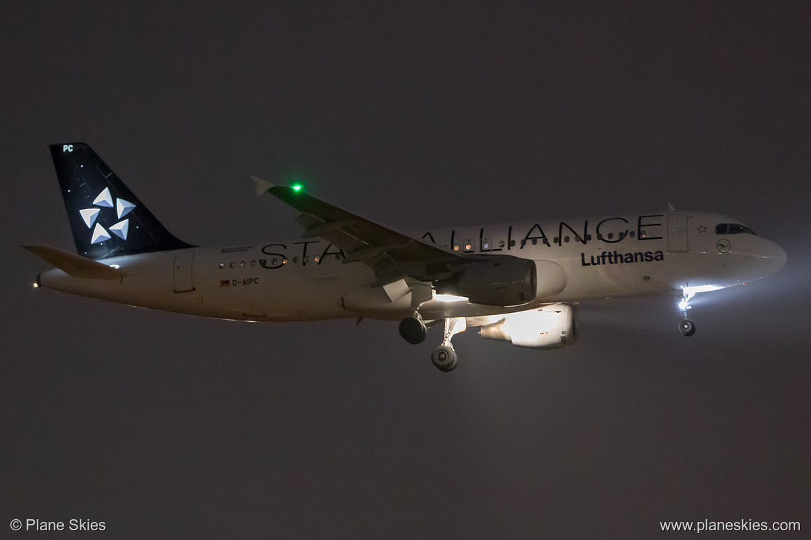 Lufthansa Airbus A320-200 D-AIPC at London Heathrow Airport (EGLL/LHR)