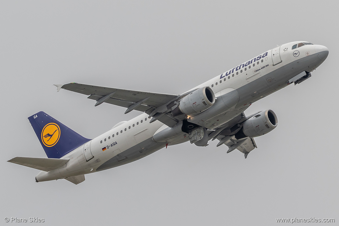 Lufthansa Airbus A320-200 D-AIQA at London Heathrow Airport (EGLL/LHR)