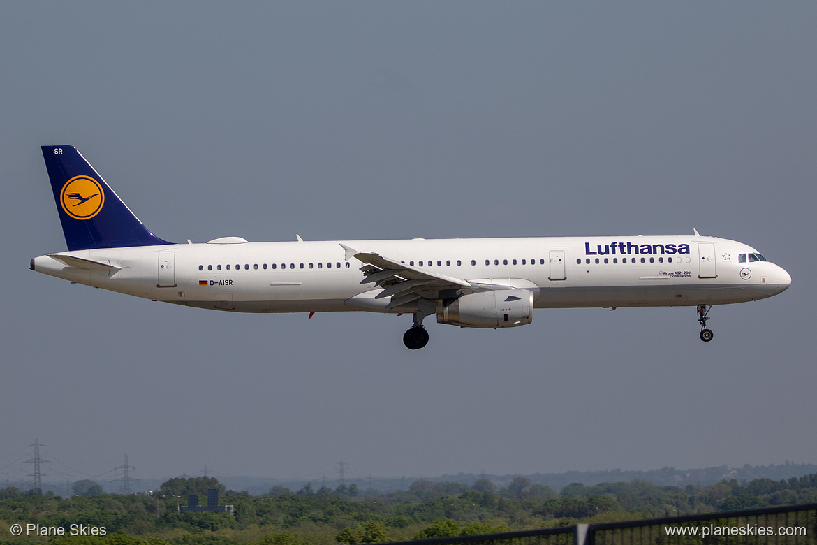 Lufthansa Airbus A321-200 D-AISR at London Heathrow Airport (EGLL/LHR) Lufthansa Airbus A321-200 D-AISR at London Heathrow Airport (EGLL/LHR)