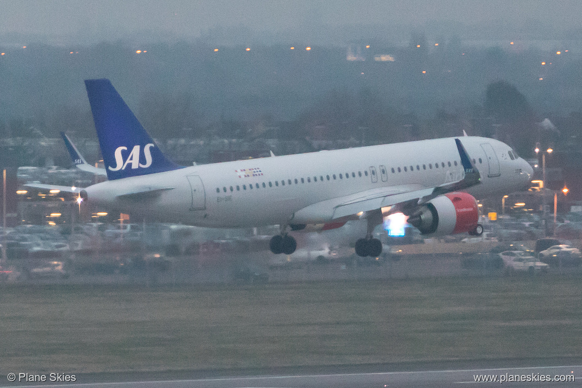 Scandinavian Airlines Ireland Airbus A320neo EI-SIE at London Heathrow Airport (EGLL/LHR) Scandinavian Airlines Ireland Airbus A320neo EI-SIE at London Heathrow Airport (EGLL/LHR)