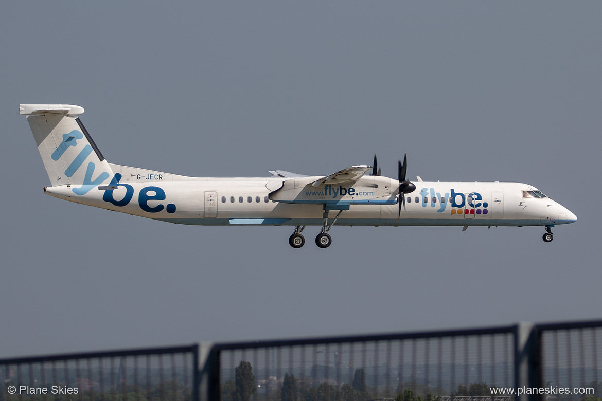 Flybe DHC Dash-8-400 G-JECR at London Heathrow Airport (EGLL/LHR)