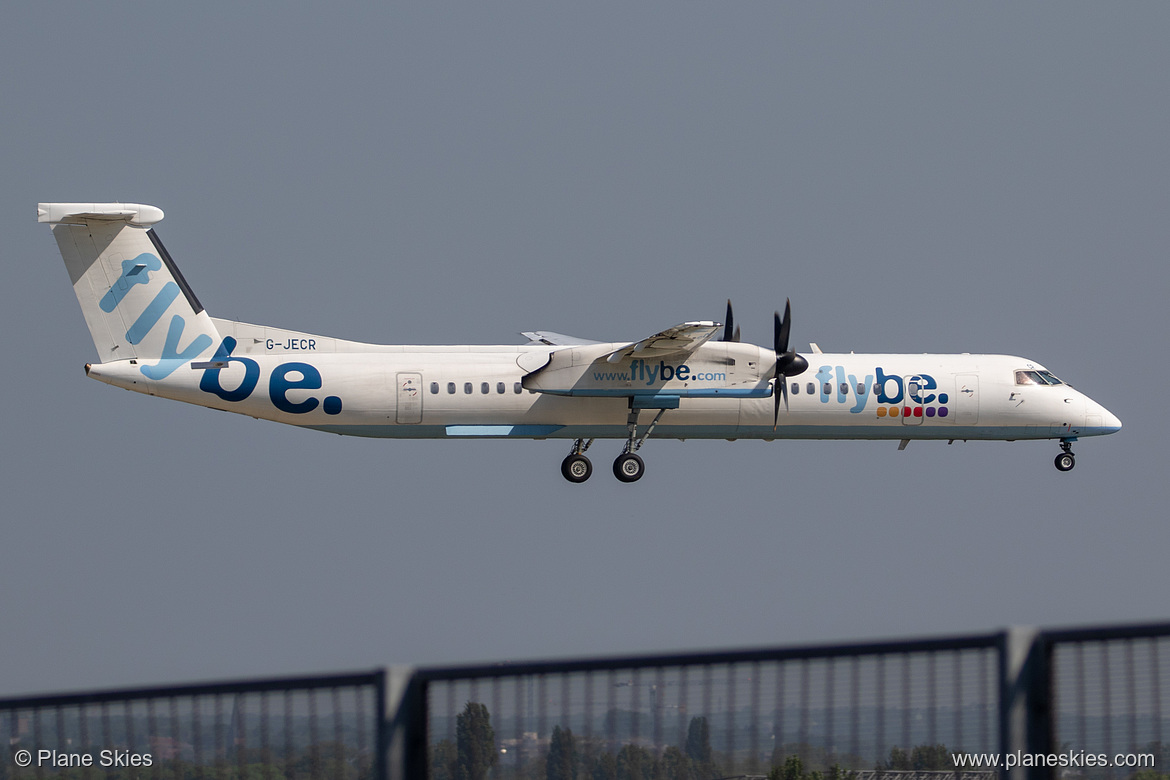 Flybe DHC Dash-8-400 G-JECR at London Heathrow Airport (EGLL/LHR) Flybe DHC Dash-8-400 G-JECR at London Heathrow Airport (EGLL/LHR)