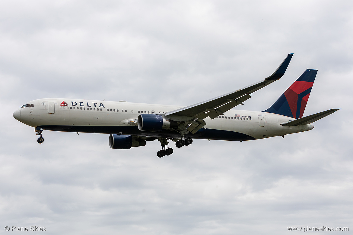 Delta Air Lines Boeing 767-300ER N174DN at London Heathrow Airport (EGLL/LHR)