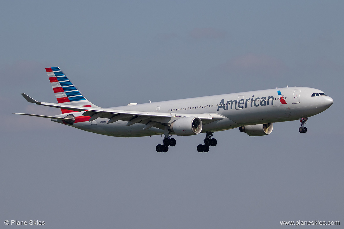 American Airlines Airbus A330-300 N274AY at London Heathrow Airport (EGLL/LHR) American Airlines Airbus A330-300 N274AY at London Heathrow Airport (EGLL/LHR)