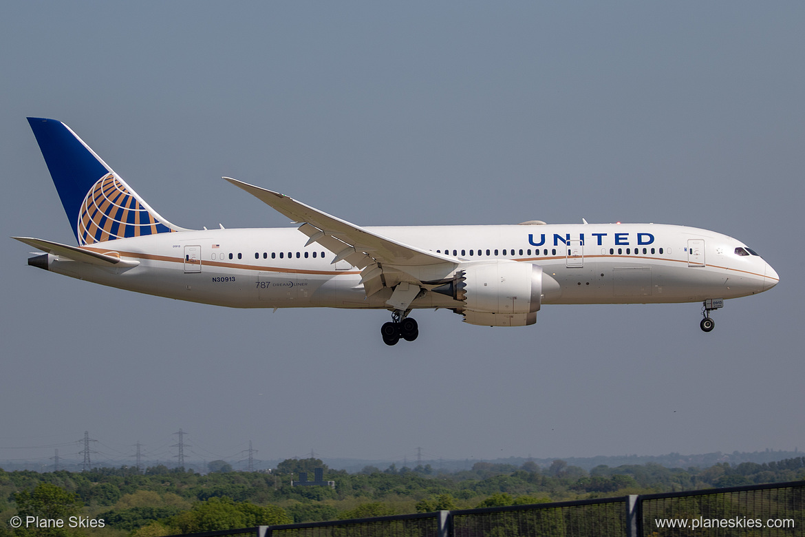 United Airlines Boeing 787-8 N30913 at London Heathrow Airport (EGLL/LHR) United Airlines Boeing 787-8 N30913 at London Heathrow Airport (EGLL/LHR)