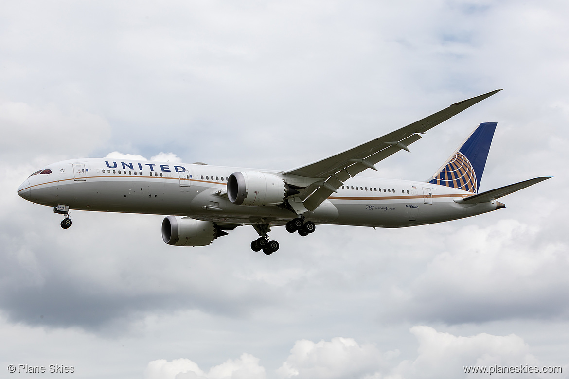 United Airlines Boeing 787-9 N45956 at London Heathrow Airport (EGLL/LHR)