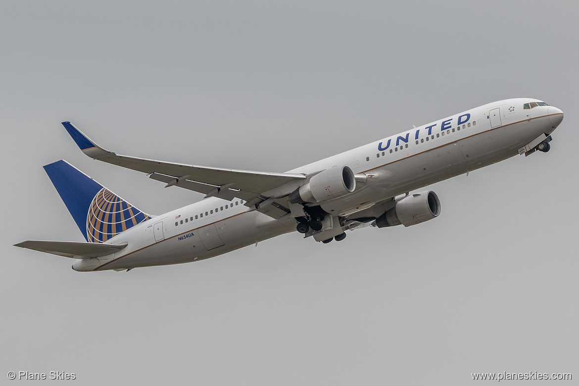 United Airlines Boeing 767-300ER N654UA at London Heathrow Airport (EGLL/LHR)