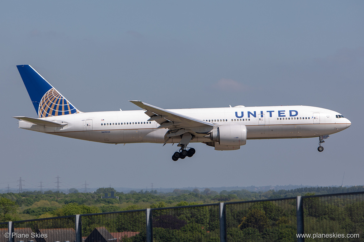 United Airlines Boeing 777-200ER N69020 at London Heathrow Airport (EGLL/LHR) United Airlines Boeing 777-200ER N69020 at London Heathrow Airport (EGLL/LHR)