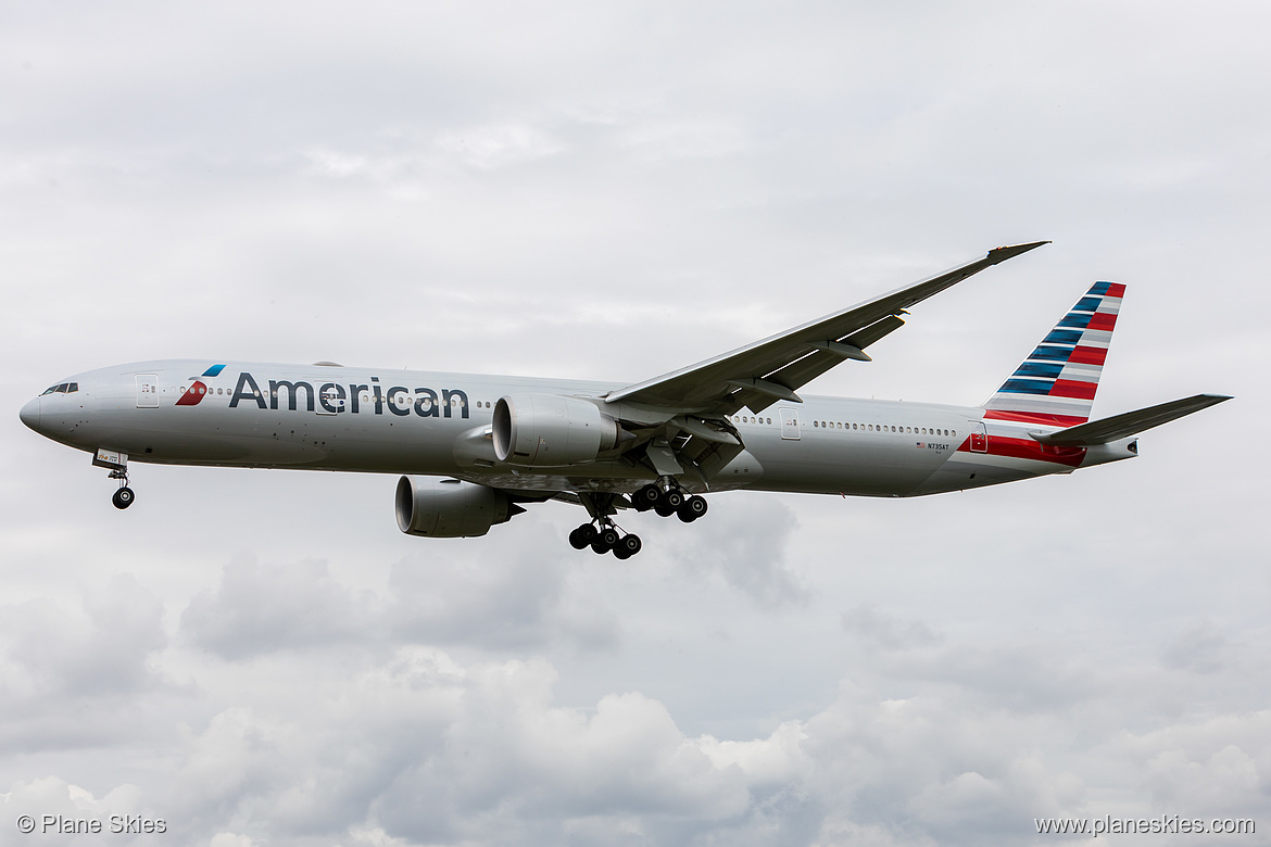 American Airlines Boeing 777-300ER N735AT at London Heathrow Airport (EGLL/LHR)