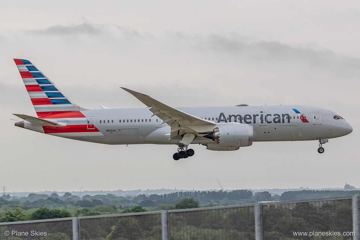 American Airlines Boeing 787-8 N806AA at London Heathrow Airport (EGLL/LHR) American Airlines Boeing 787-8 N806AA at London Heathrow Airport (EGLL/LHR)
