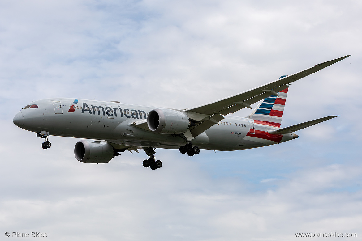 American Airlines Boeing 787-8 N810AN at London Heathrow Airport (EGLL/LHR) American Airlines Boeing 787-8 N810AN at London Heathrow Airport (EGLL/LHR)