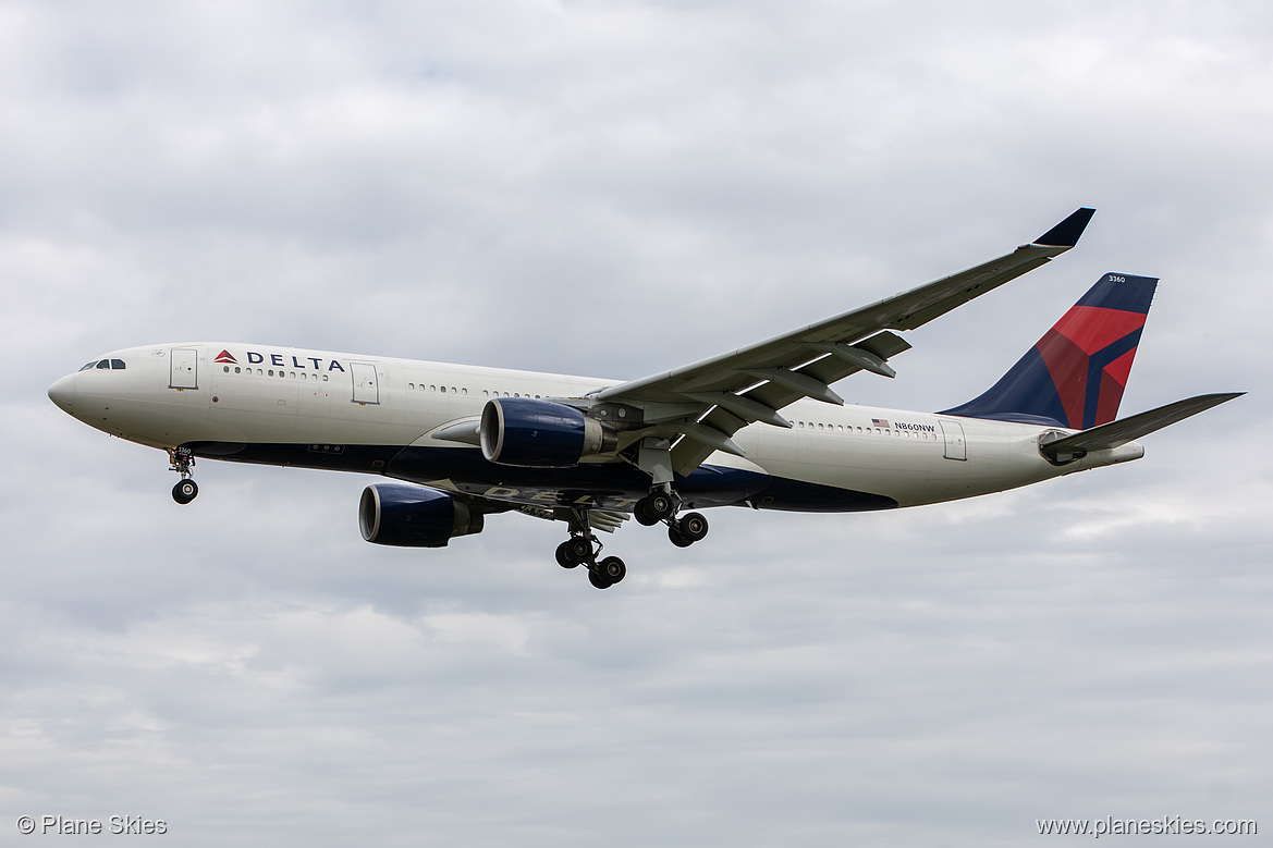 Delta Air Lines Airbus A330-200 N860NW at London Heathrow Airport (EGLL/LHR) Delta Air Lines Airbus A330-200 N860NW at London Heathrow Airport (EGLL/LHR)