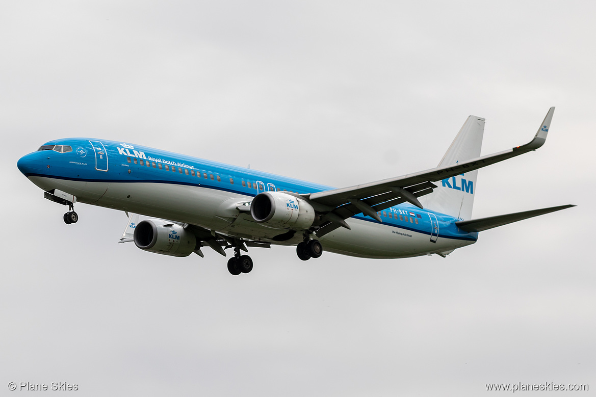 KLM Boeing 737-900 PH-BXT at London Heathrow Airport (EGLL/LHR) KLM Boeing 737-900 PH-BXT at London Heathrow Airport (EGLL/LHR)