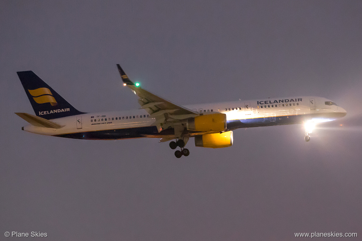 Icelandair Boeing 757-200 TF-ISD at London Heathrow Airport (EGLL/LHR)