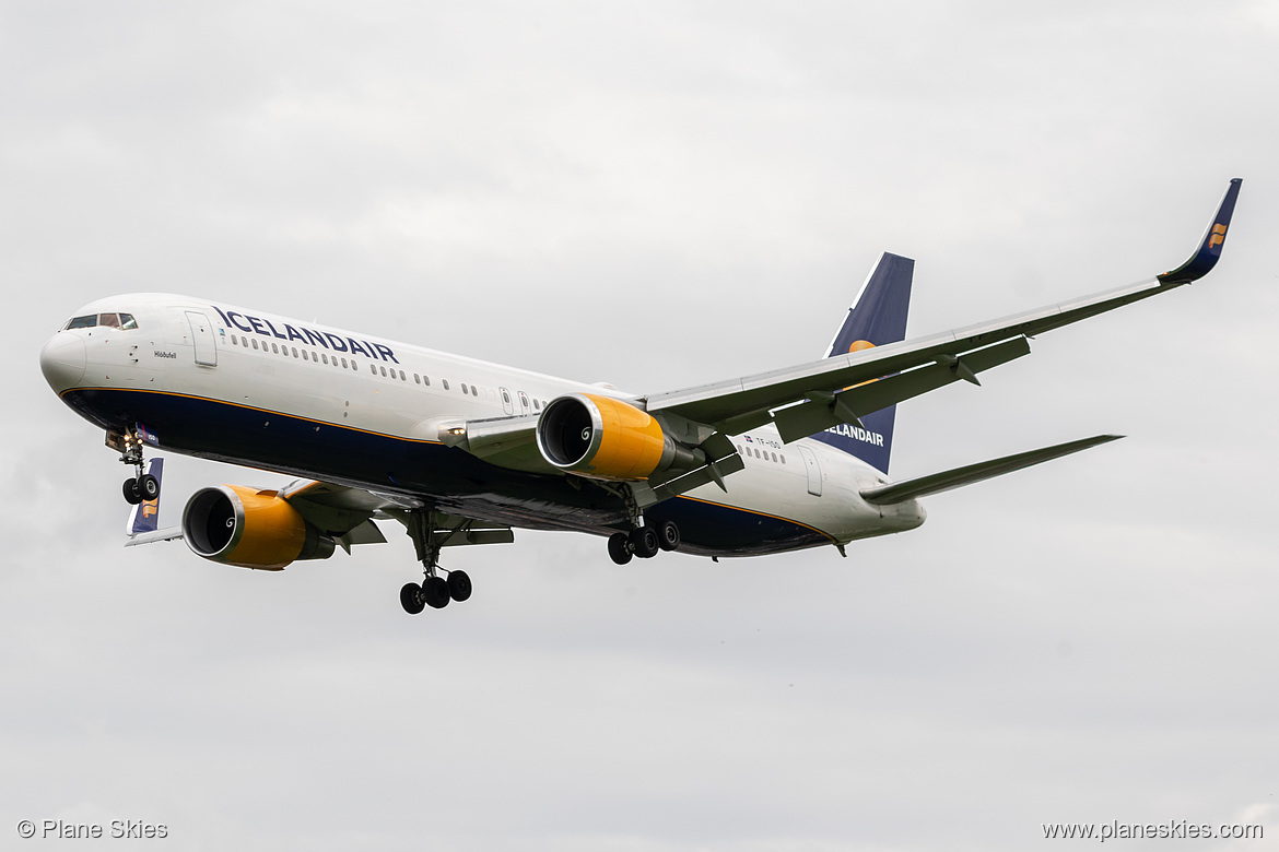 Icelandair Boeing 767-300ER TF-ISO at London Heathrow Airport (EGLL/LHR)