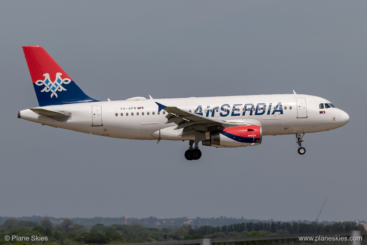 AirSERBIA Airbus A319-100 YU-APB at London Heathrow Airport (EGLL/LHR)