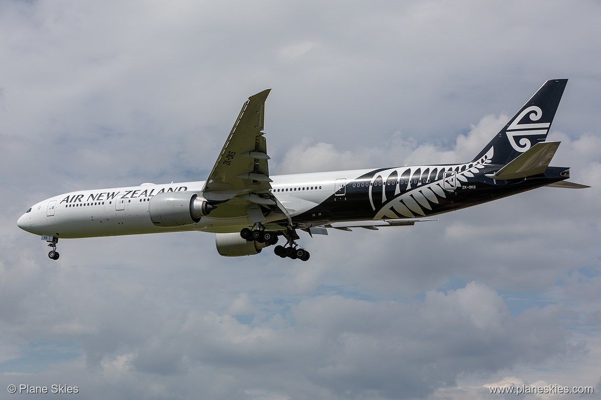 Air New Zealand Boeing 777-300ER ZK-OKS at London Heathrow Airport (EGLL/LHR) Air New Zealand Boeing 777-300ER ZK-OKS at London Heathrow Airport (EGLL/LHR)