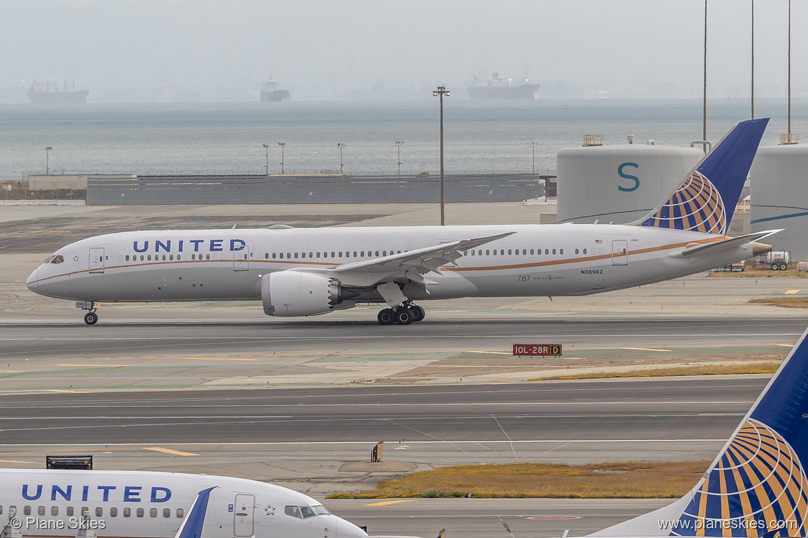 United Airlines Boeing 787-9 N36962 at San Francisco International Airport (KSFO/SFO)