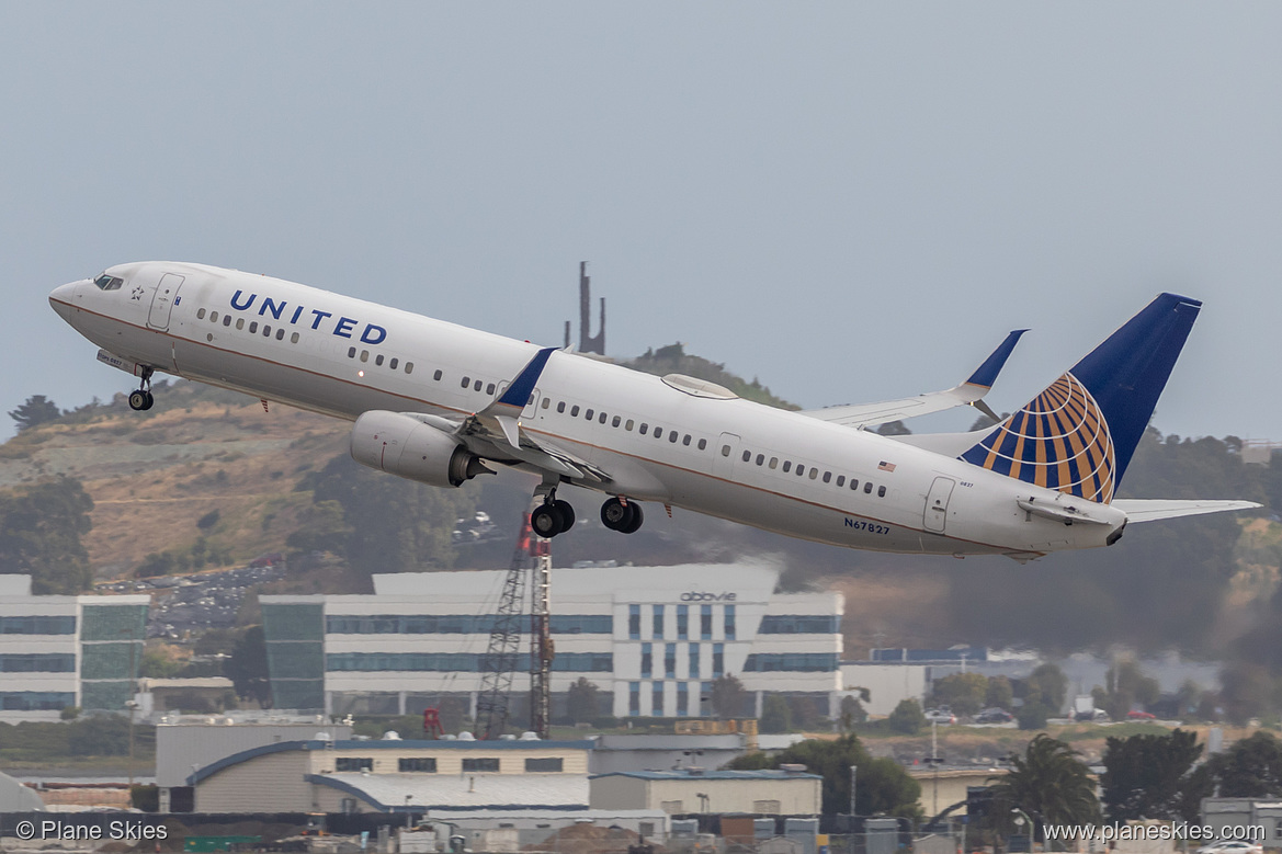 United Airlines Boeing 737-900ER N67827 at San Francisco International Airport (KSFO/SFO)