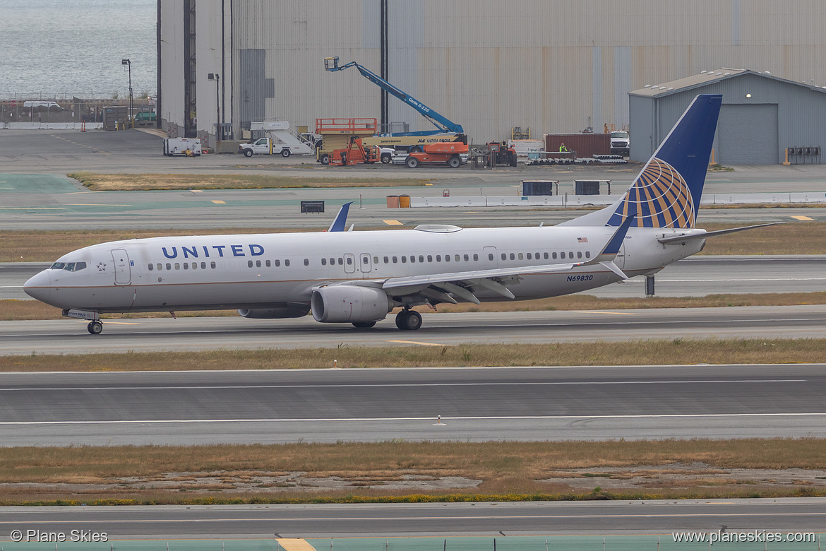 United Airlines Boeing 737-900ER N69830 at San Francisco International Airport (KSFO/SFO)