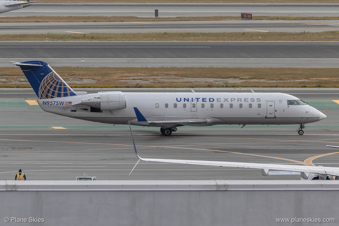 SkyWest Airlines Canadair CRJ-200 N957SW at San Francisco International Airport (KSFO/SFO)