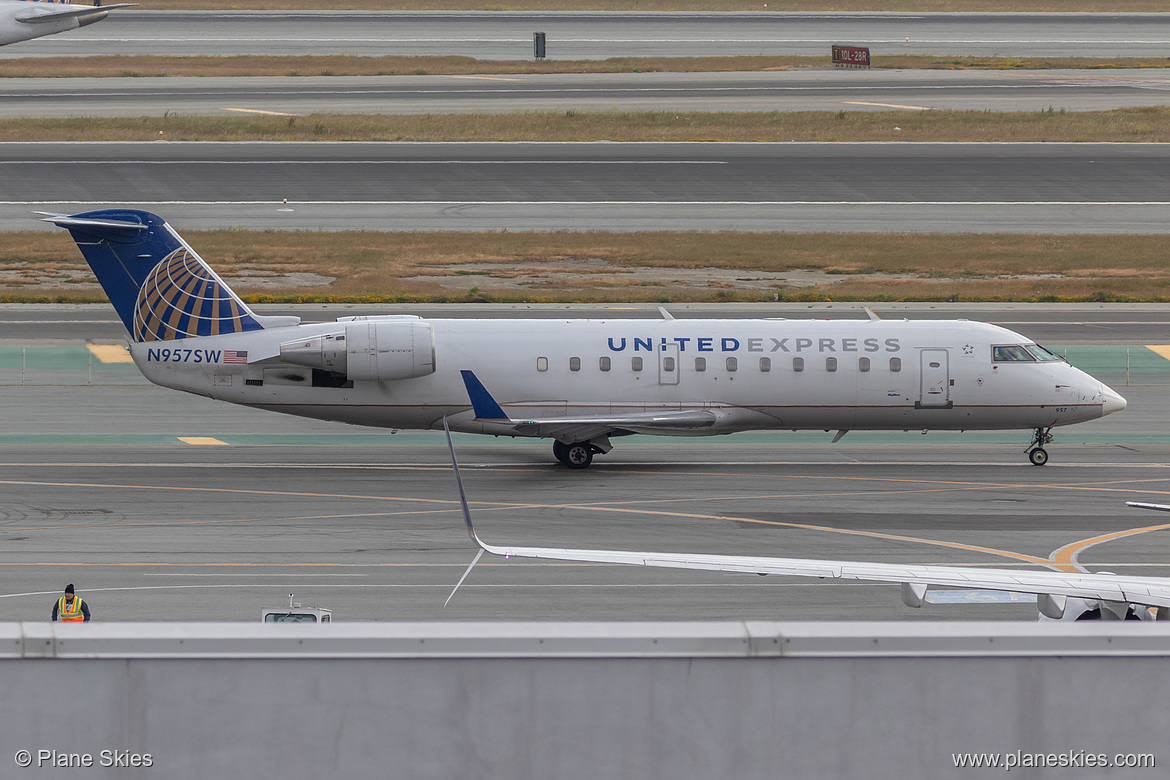 SkyWest Airlines Canadair CRJ-200 N957SW at San Francisco International Airport (KSFO/SFO) SkyWest Airlines Canadair CRJ-200 N957SW at San Francisco International Airport (KSFO/SFO)