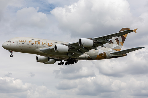 Etihad Airways Airbus A380-800 A6-APG at London Heathrow Airport (EGLL/LHR) Etihad Airways Airbus A380-800 A6-APG at London Heathrow Airport (EGLL/LHR)