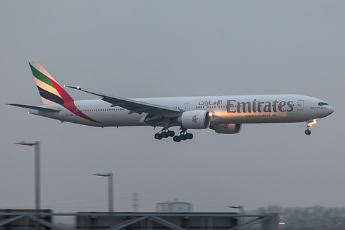 Emirates Boeing 777-300ER A6-ENK at London Heathrow Airport (EGLL/LHR)