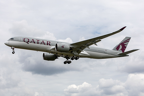 Qatar Airways Airbus A350-900 A7-ALY at London Heathrow Airport (EGLL/LHR)
