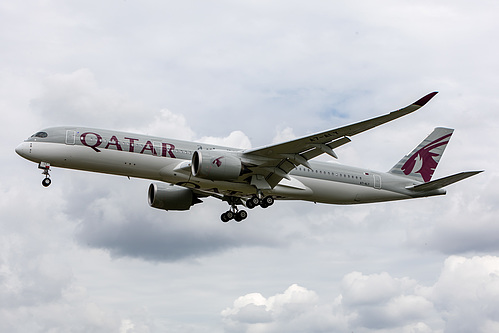 Qatar Airways Airbus A350-900 A7-ALY at London Heathrow Airport (EGLL/LHR) Qatar Airways Airbus A350-900 A7-ALY at London Heathrow Airport (EGLL/LHR)