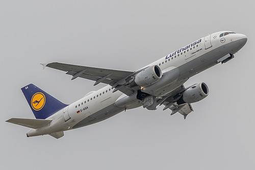 Lufthansa Airbus A320-200 D-AIQA at London Heathrow Airport (EGLL/LHR)