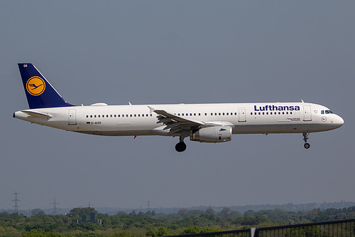 Lufthansa Airbus A321-200 D-AISR at London Heathrow Airport (EGLL/LHR)