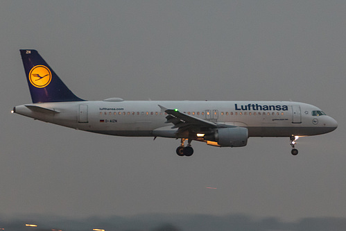 Lufthansa Airbus A320-200 D-AIZN at London Heathrow Airport (EGLL/LHR)