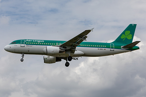 Aer Lingus Airbus A320-200 EI-DES at London Heathrow Airport (EGLL/LHR) Aer Lingus Airbus A320-200 EI-DES at London Heathrow Airport (EGLL/LHR)