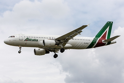 Alitalia Airbus A320-200 EI-DSL at London Heathrow Airport (EGLL/LHR)