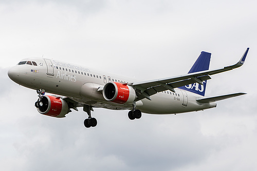 Scandinavian Airlines Ireland Airbus A320neo EI-SIA at London Heathrow Airport (EGLL/LHR) Scandinavian Airlines Ireland Airbus A320neo EI-SIA at London Heathrow Airport (EGLL/LHR)
