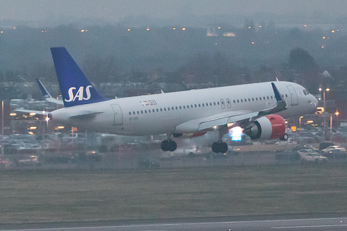 Scandinavian Airlines Ireland Airbus A320neo EI-SIE at London Heathrow Airport (EGLL/LHR)