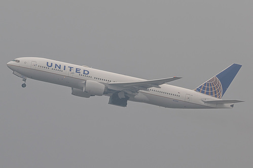 United Airlines Boeing 777-200ER N220UA at London Heathrow Airport (EGLL/LHR) United Airlines Boeing 777-200ER N220UA at London Heathrow Airport (EGLL/LHR)