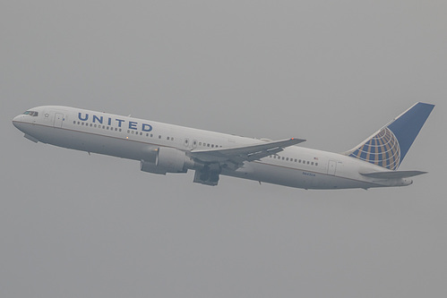 United Airlines Boeing 767-300ER N642UA at London Heathrow Airport (EGLL/LHR) United Airlines Boeing 767-300ER N642UA at London Heathrow Airport (EGLL/LHR)