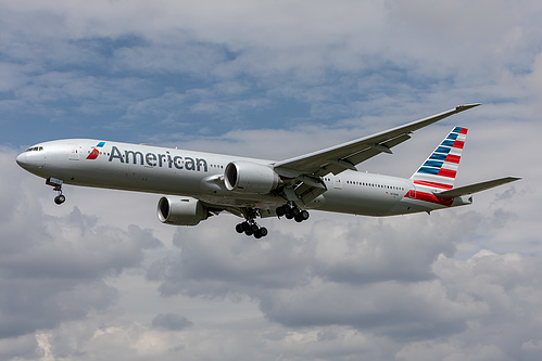 American Airlines Boeing 777-300ER N718AN at London Heathrow Airport (EGLL/LHR)