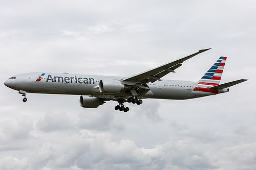 American Airlines Boeing 777-300ER N735AT at London Heathrow Airport (EGLL/LHR)