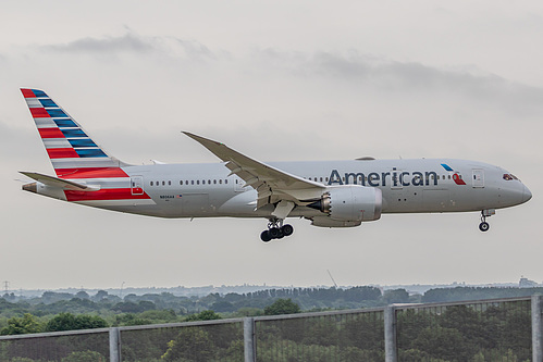 American Airlines Boeing 787-8 N806AA at London Heathrow Airport (EGLL/LHR) American Airlines Boeing 787-8 N806AA at London Heathrow Airport (EGLL/LHR)